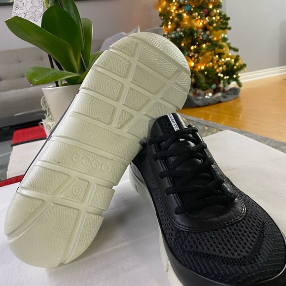 ECCO Brand New Stylish Relaxed And Sporty Men’s Shoes For All Day Wear - Picture 3 of 4